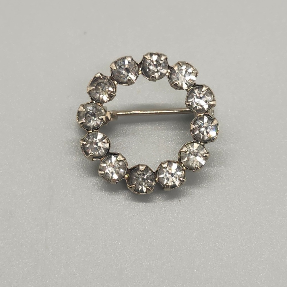 Vintage Clear Rhinestone Small Silvertone Circle Brooch Elegant Round Wreath